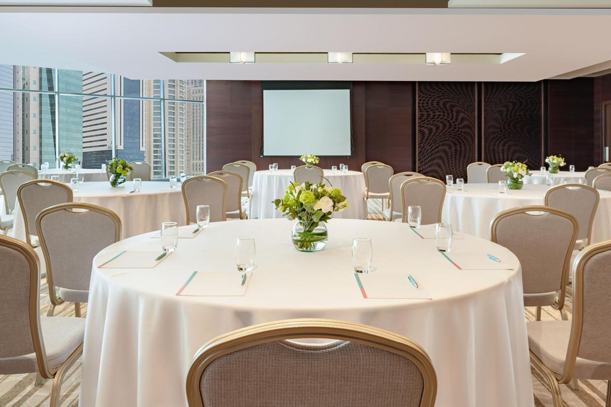 Le Meridien City Center Doha Exterior photo