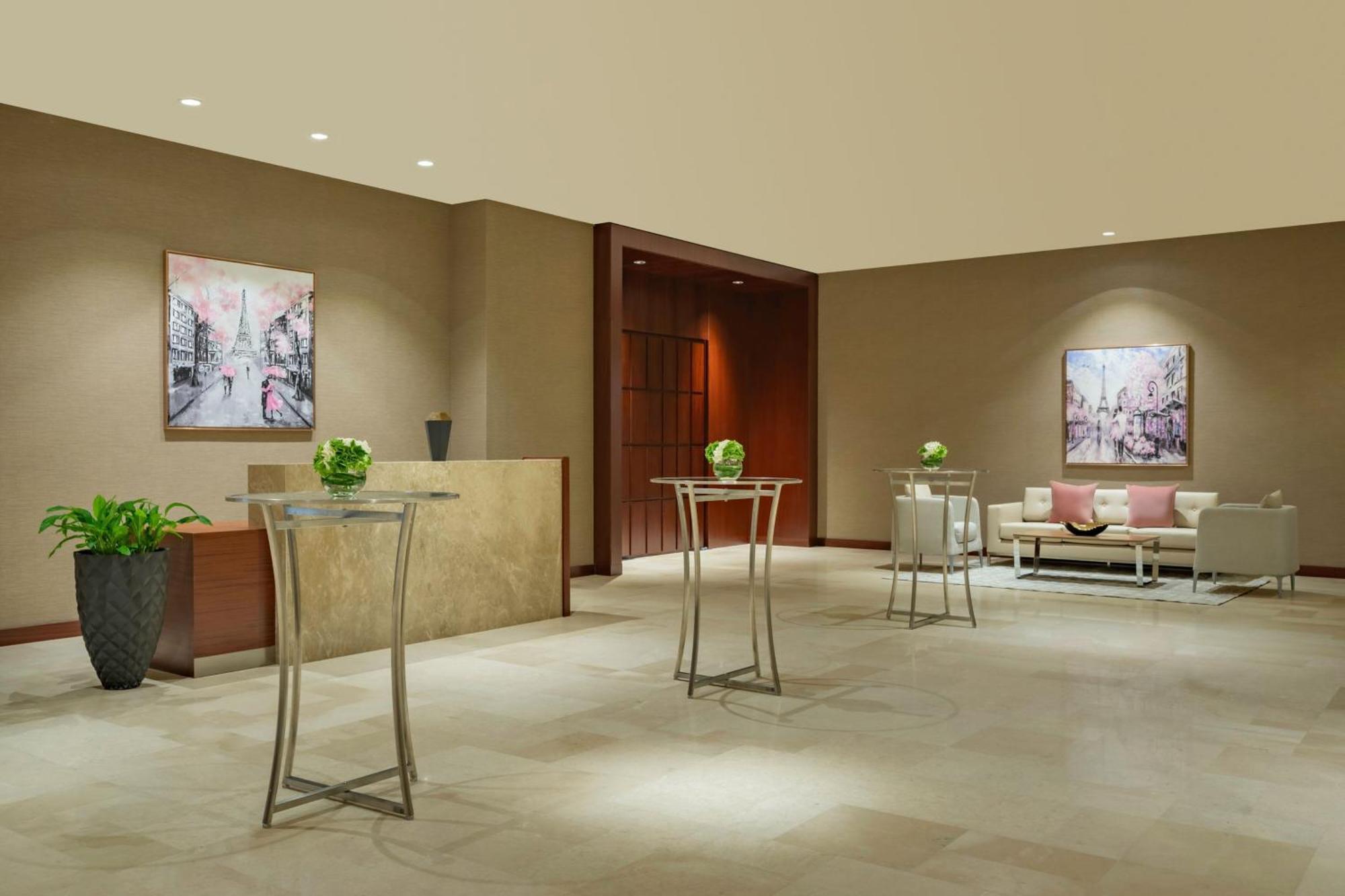 Le Meridien City Center Doha Exterior photo