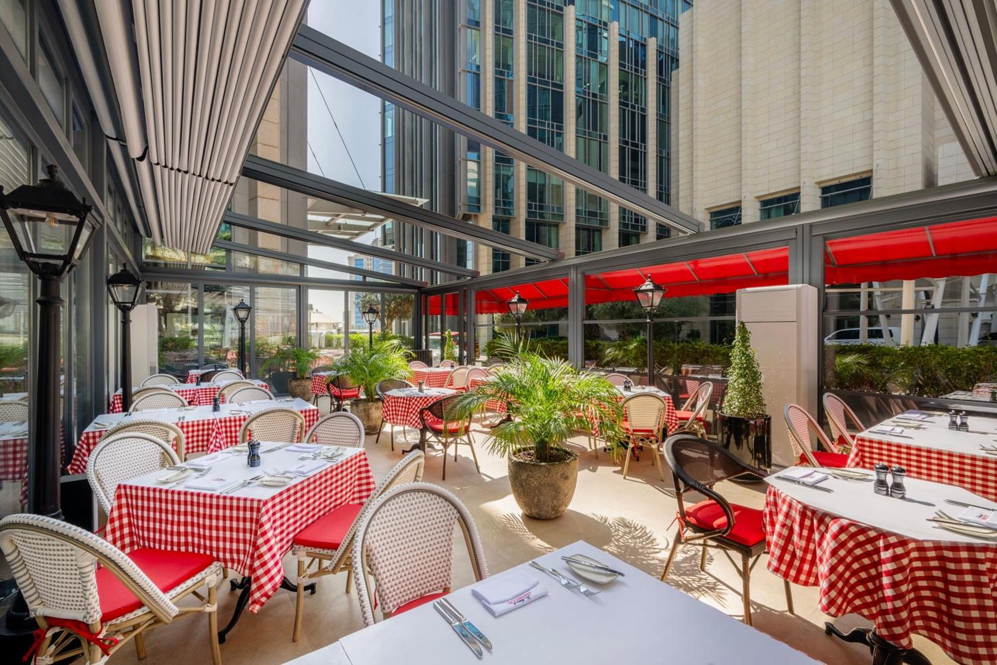 Le Meridien City Center Doha Exterior photo